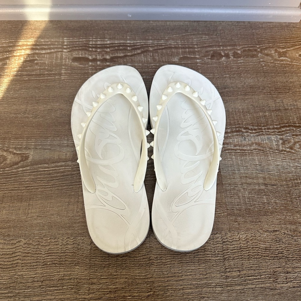 CHRISTIAN LOUBOUTIN white sandals with red bottoms